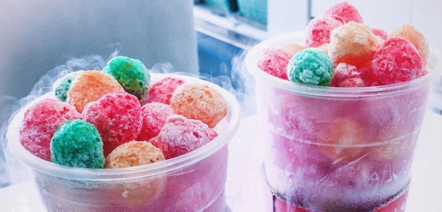 Liquid nitrogen snack 'Dragon Breath 